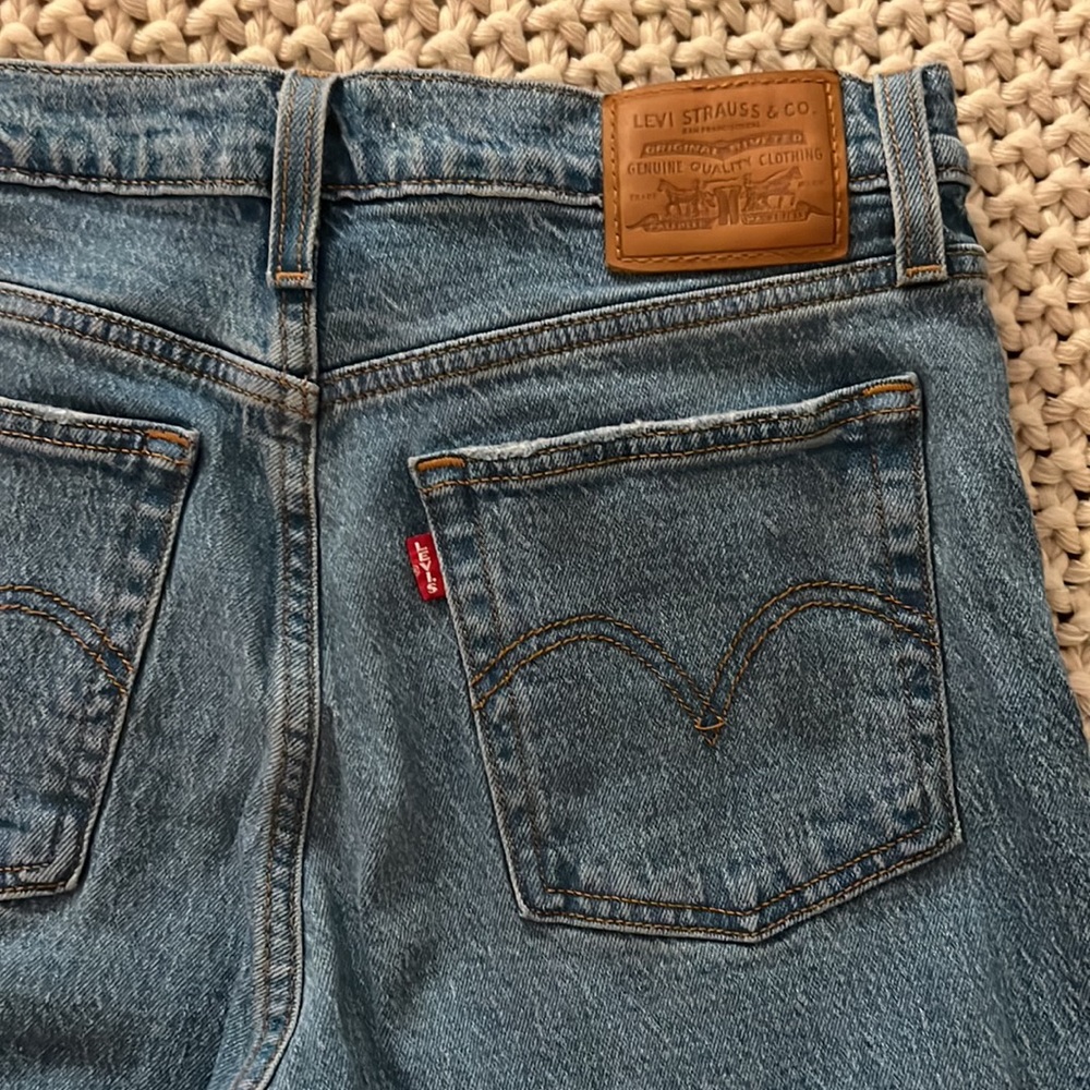 Levi’s - Picture 4 of 5